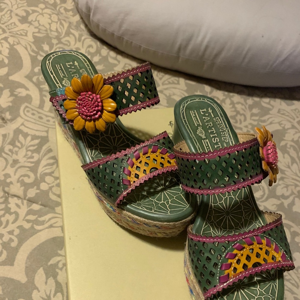 L’Artiste platform sandal. Like new, worn once.
